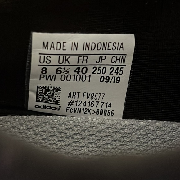 Women’s Adidas Sneakers - Picture 4 of 5